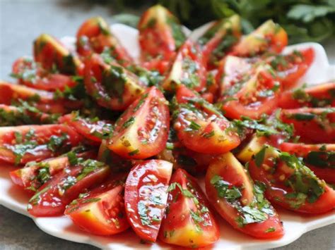 salataya domates nasıl doğranır